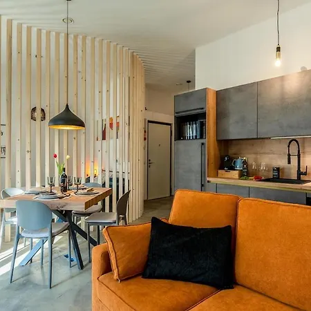 Private Garden & Metro 2 Min - Wooden Wave Flat * Milánó